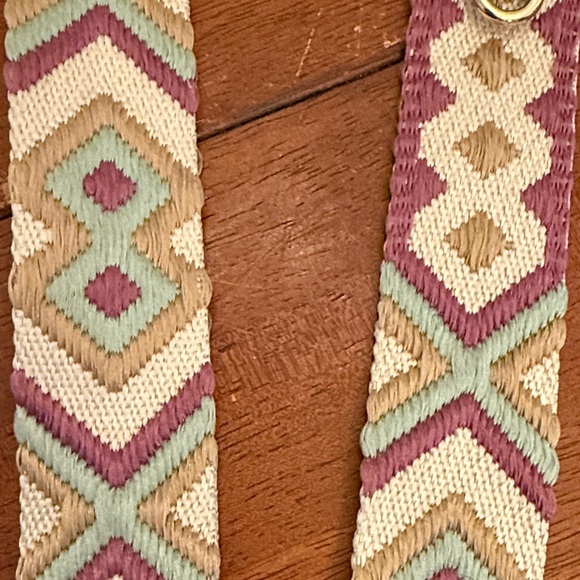 Geometric Patterned Phone Holder - Picture 3 of 7